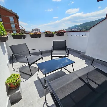 Modern & Spacious Duplex: Prime Location! *