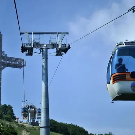 Modern & Spacious Duplex: Prime Location! Скоп'є