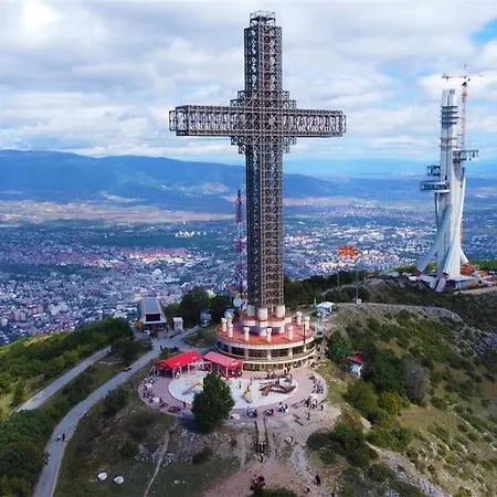 Apartment Modern & Spacious Duplex: Prime Location! *