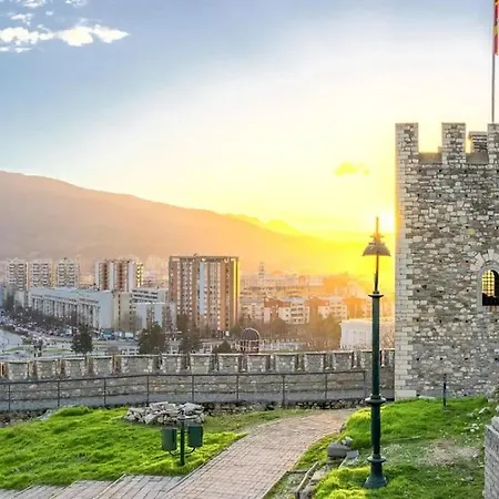 Modern & Spacious Duplex: Prime Location! Apartment Skopje