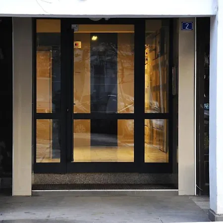 Modern & Spacious Duplex: Prime Location! Apartment