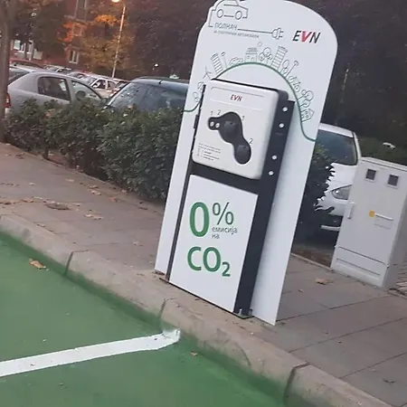 Modern & Spacious Duplex: Prime Location!