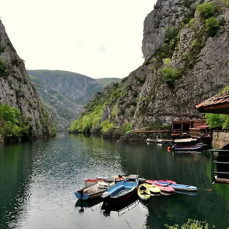 Апартаменти Modern & Spacious Duplex: Prime Location!