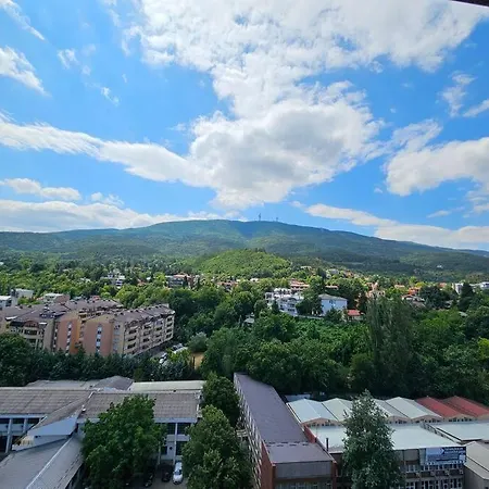 Апартаменты Modern & Spacious Duplex: Prime Location!