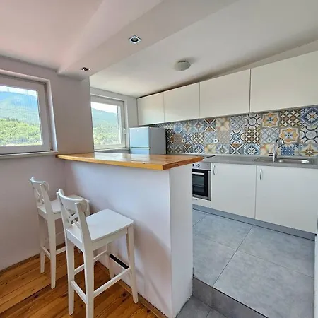Modern & Spacious Duplex: Prime Location!