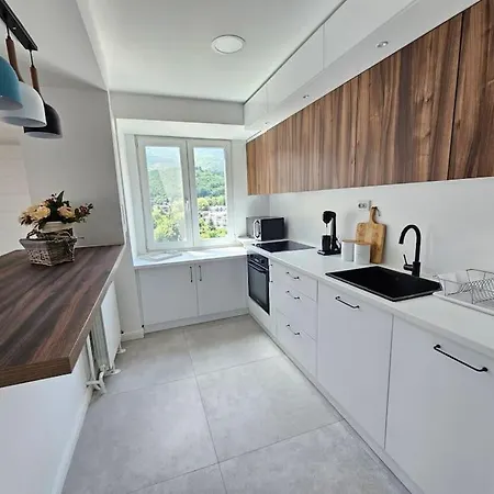 Modern & Spacious Duplex: Prime Location! Апартаменти *