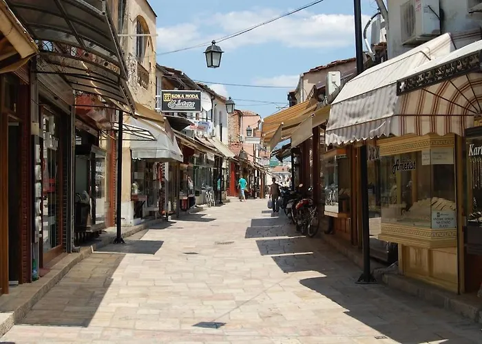 Modern & Spacious Duplex: Prime Location! *