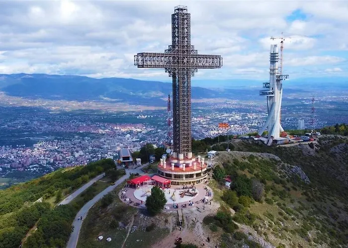 Lejlighed Modern & Spacious Duplex: Prime Location! *