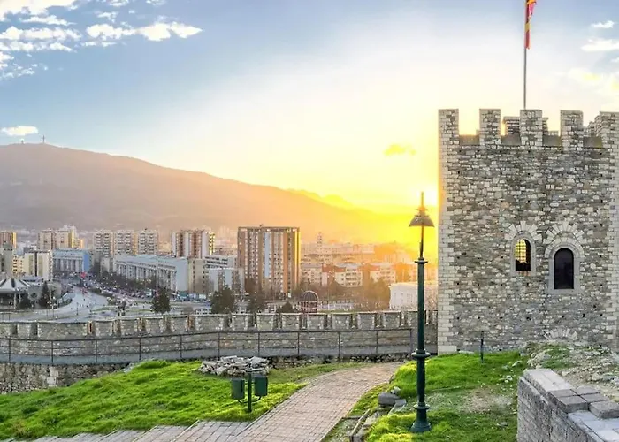 Modern & Spacious Duplex: Prime Location! Lejlighed Skopje