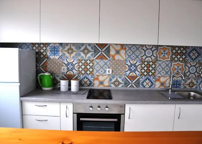 Modern & Spacious Duplex: Prime Location! *