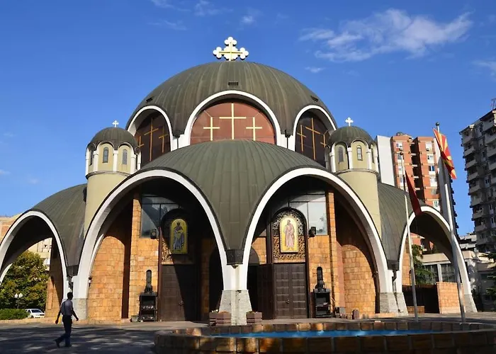 Modern & Spacious Duplex: Prime Location!