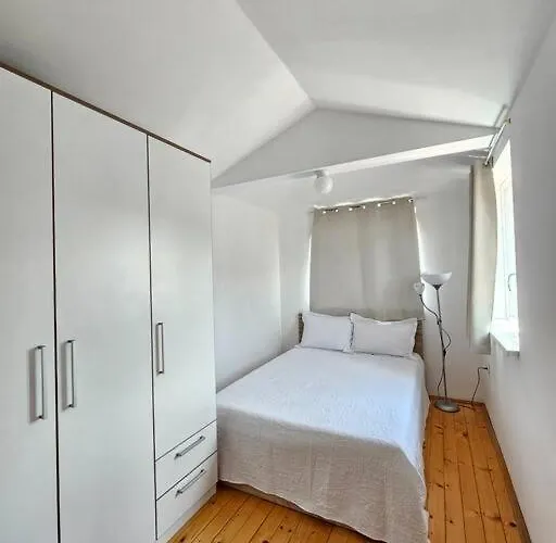 Modern & Spacious Duplex: Prime Location! Lejlighed *