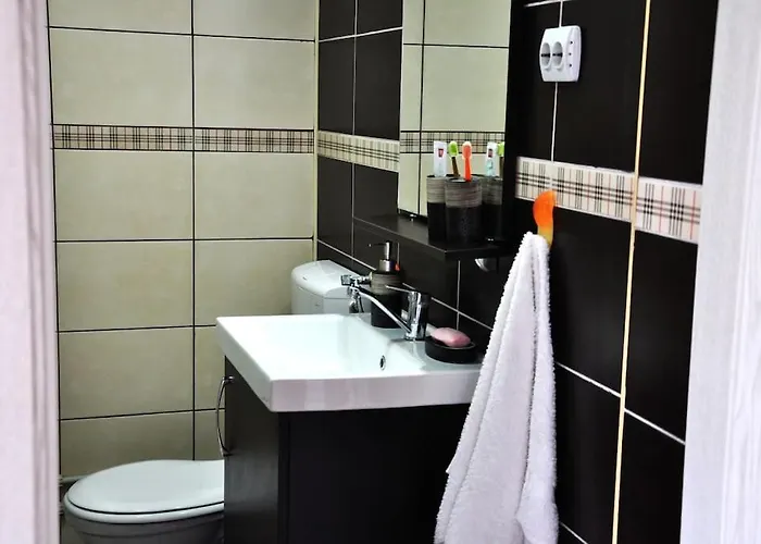 Apartment Modern & Spacious Duplex: Prime Location! *