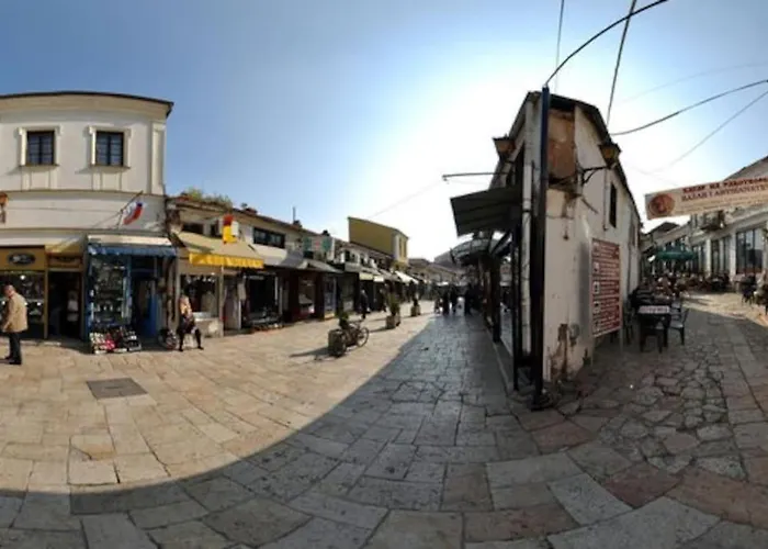 Modern & Spacious Duplex: Prime Location! *