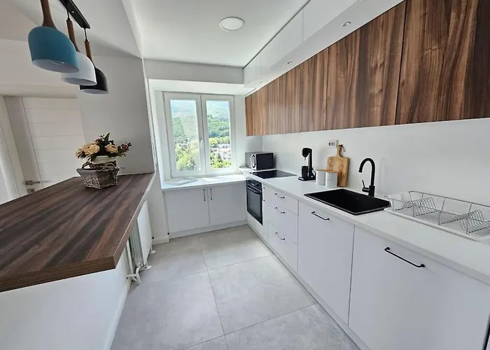 Modern & Spacious Duplex: Prime Location! Lejlighed *