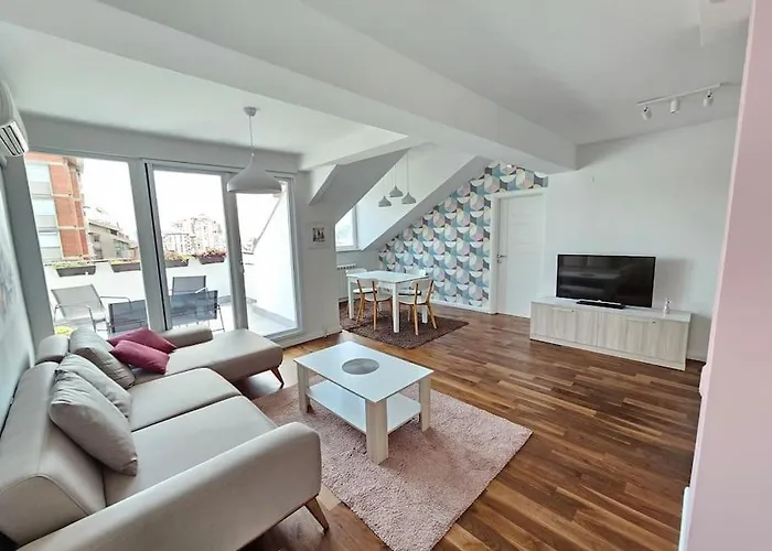 Apartment Modern & Spacious Duplex: Prime Location! *