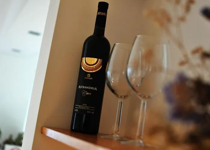 Modern & Spacious Duplex: Prime Location! *