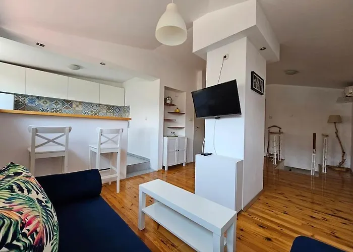 Apartment Modern & Spacious Duplex: Prime Location!